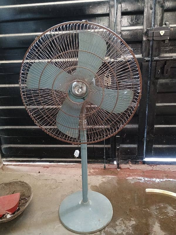 Pedestal fan Full speed air throw 3