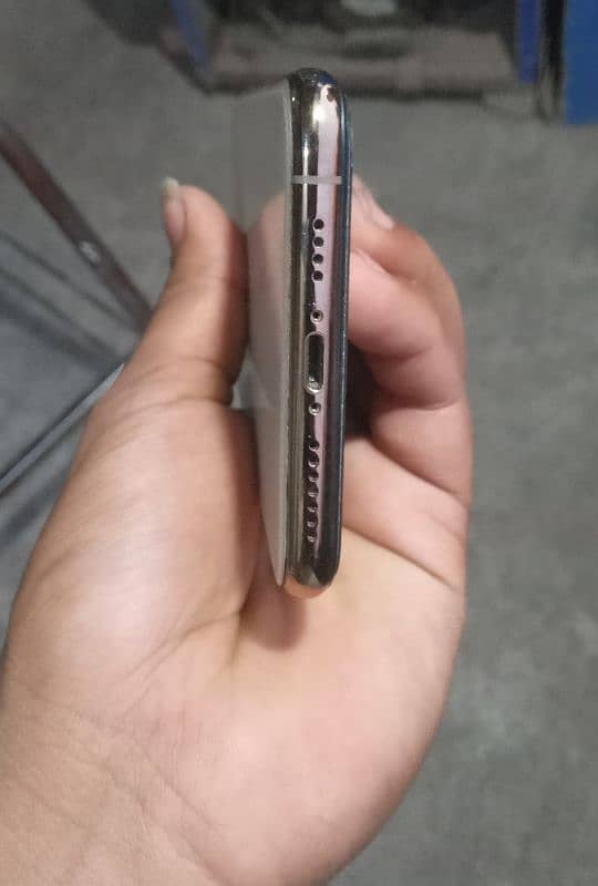 iPhone 11pro Max 512gb NoN PTA factory unlocke 3