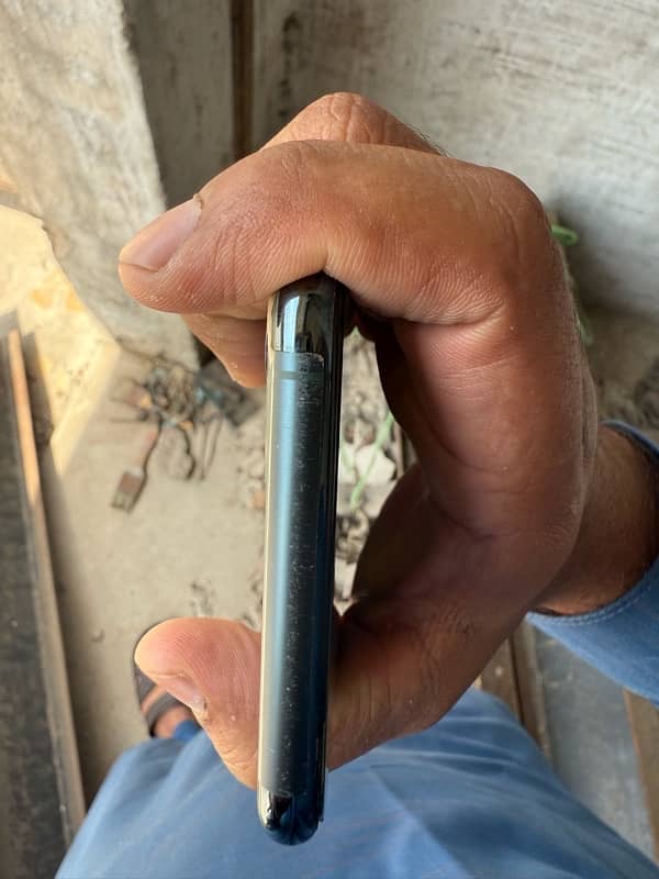 Iphone 11 pro max 4