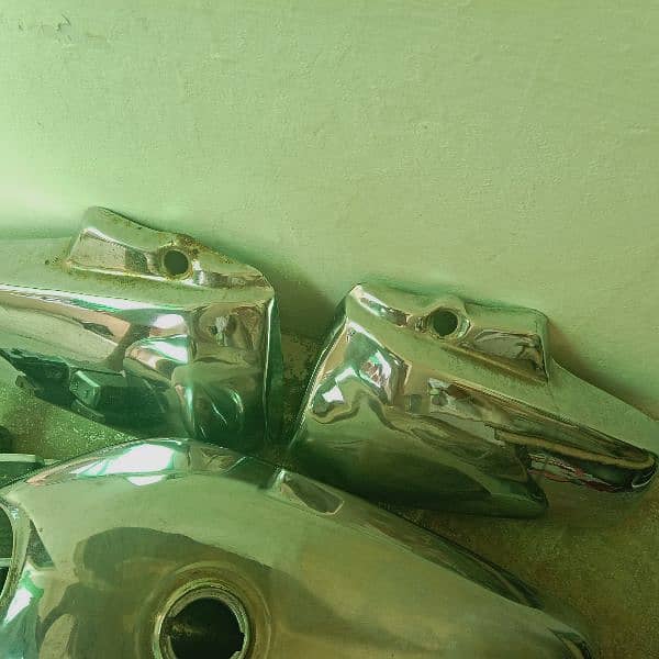 fuel tank and tapay and pair of 2 foot races are free 1