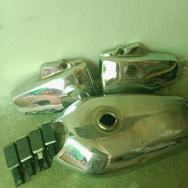 fuel tank and tapay and pair of 2 foot races are free 3