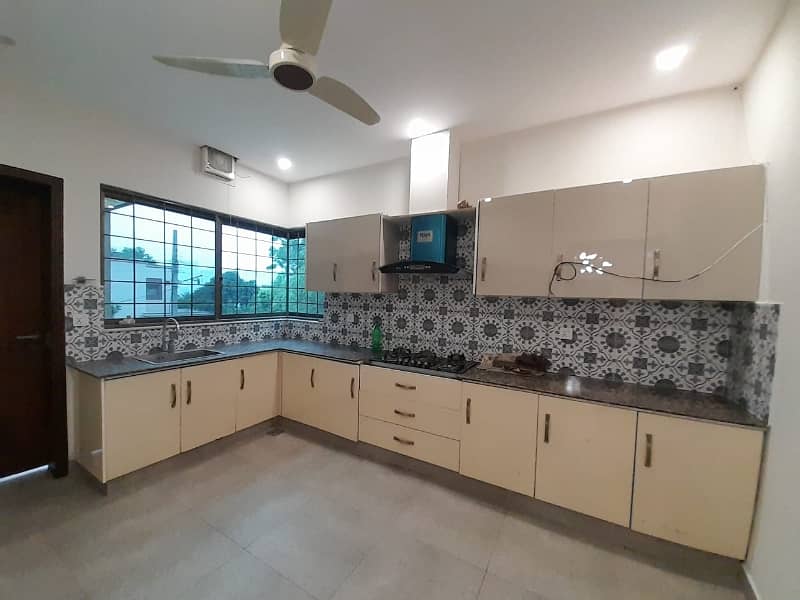 Kanal 5 Bed House Available For Rent In Dha Phase 3 9