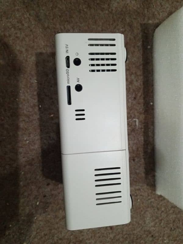 Mini HD Led projector 2