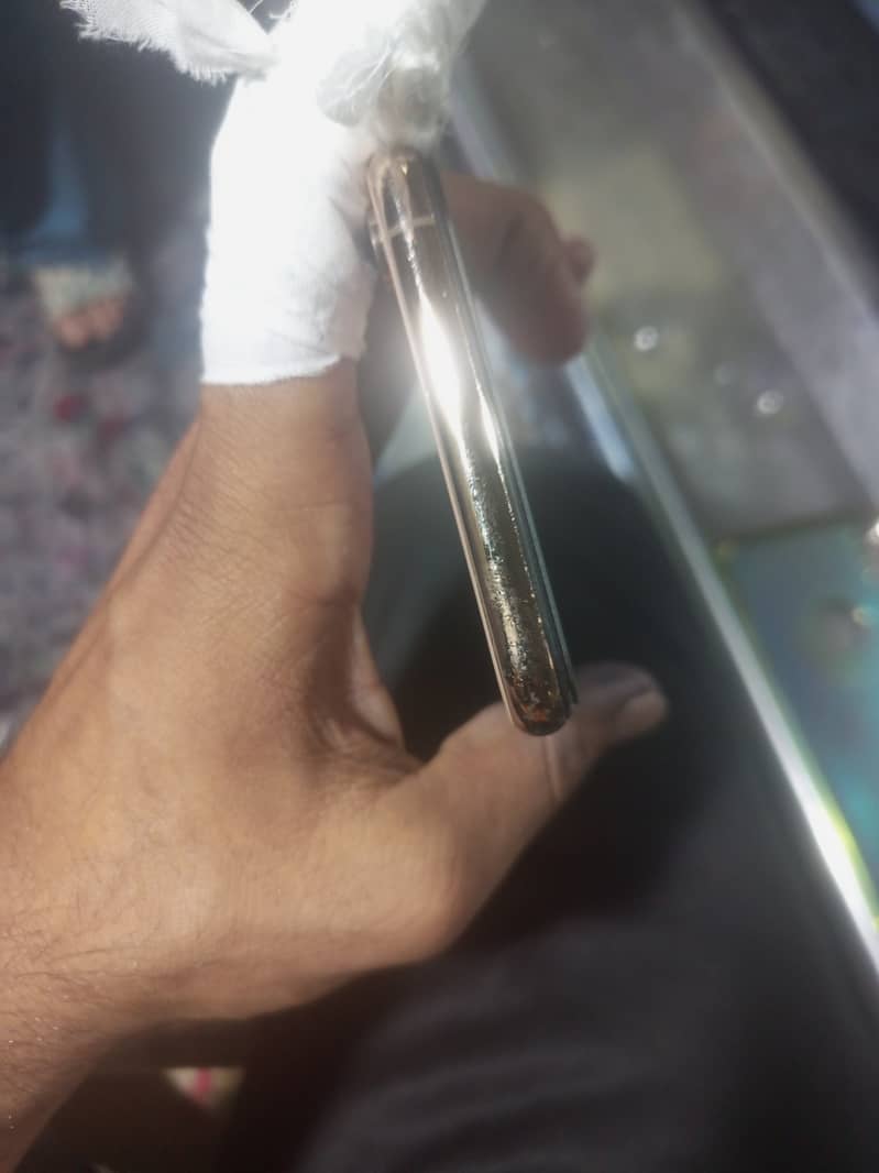Apple iPhone XS Max 6