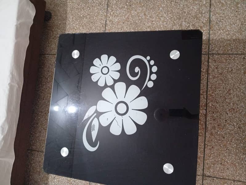 Chairs with coffee table 1