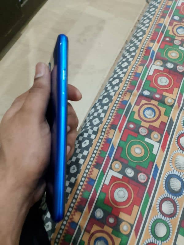 realme 5s 4 / 128 0