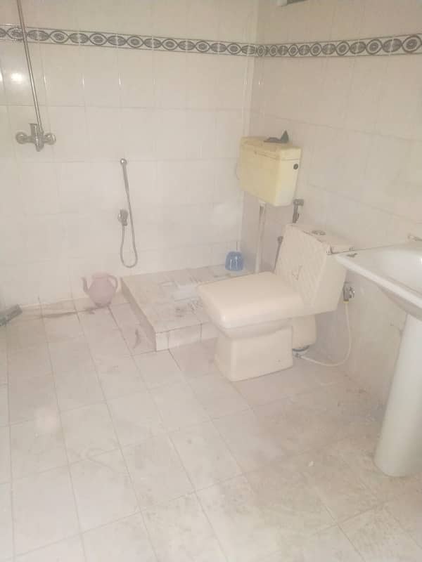 10 Marla ViP Brand New Upper Portion Urgent For Rent In Sabzazar 6