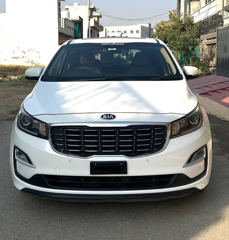 KIA Carnival Grand 0