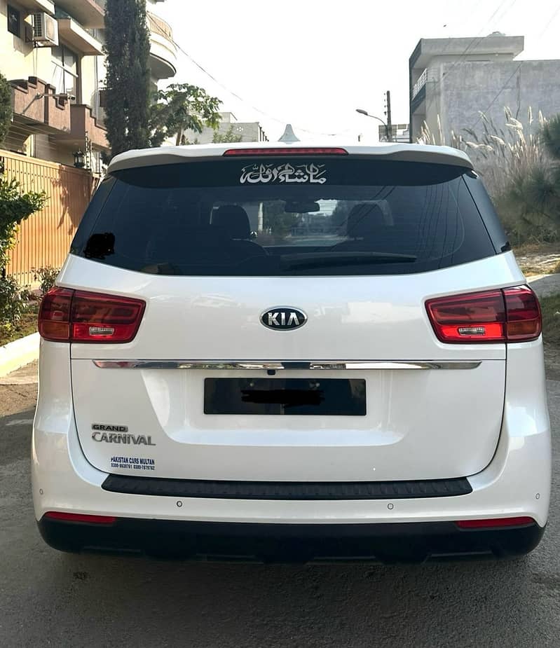 KIA Carnival Grand 1