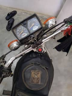 condition 10 by 10 bike ma koi kam nahi hy condition bikul new hy