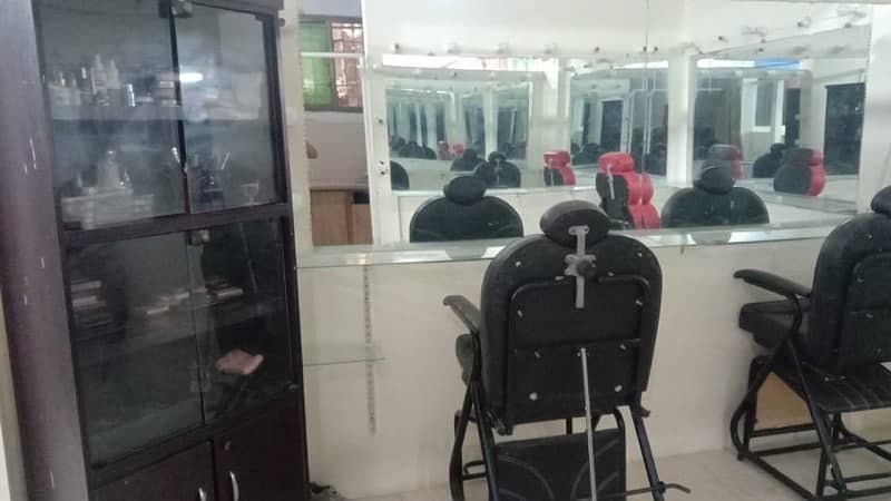 Salon Setup for sale in Gulistan e Johar Block 14 Karachi. 2