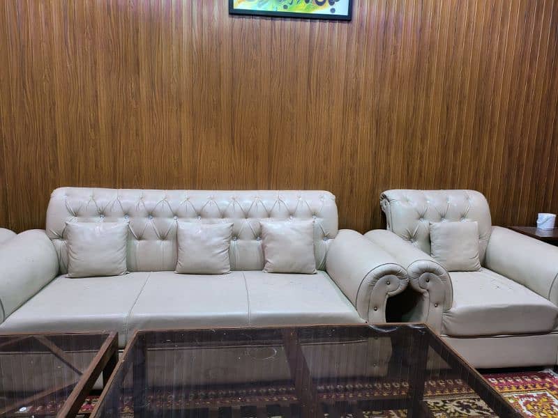 SOFA SET IN GOOD CONDITION 0