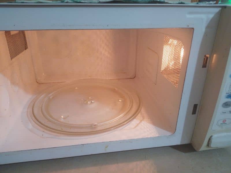 Dawlance Microwave 1