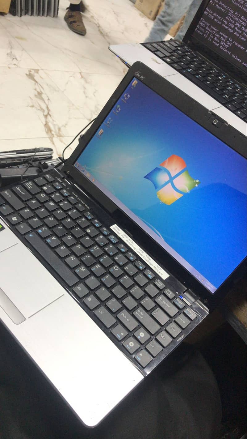 Asus Mini laptop 0
