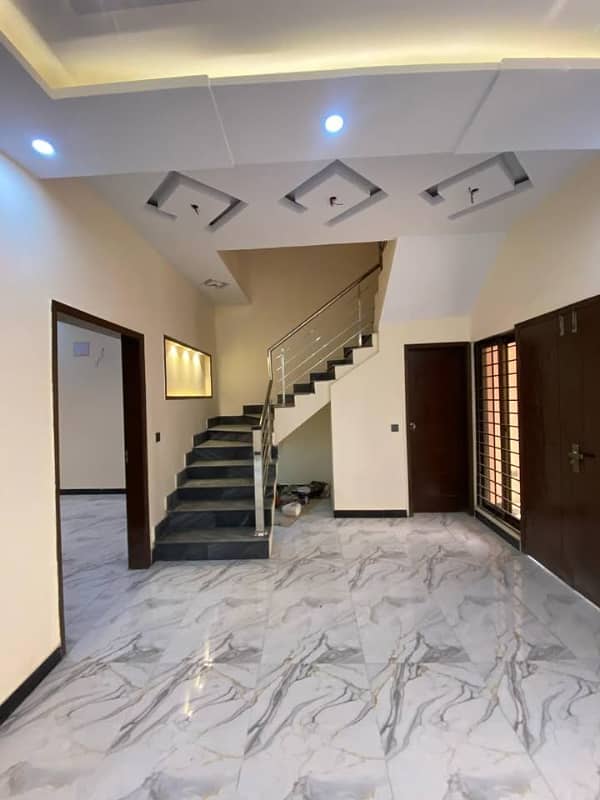 Ideal Location 3Bed DDL 125sq Yd Villa FOR SALE At ALI BLOCK All Amenities Nearby Including MOSQUE, General Store &Amp; Parks 3