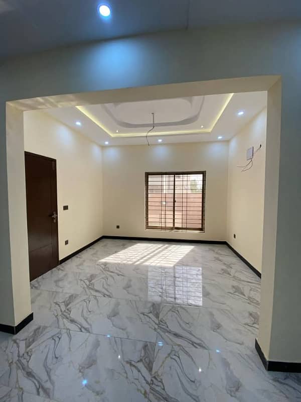 Ideal Location 3Bed DDL 125sq Yd Villa FOR SALE At ALI BLOCK All Amenities Nearby Including MOSQUE, General Store &Amp; Parks 4