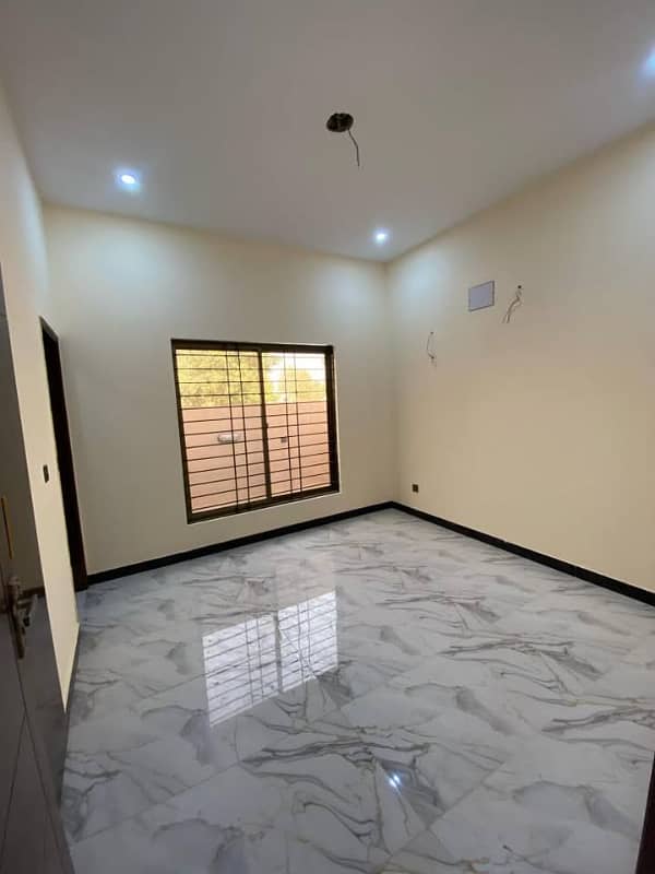 Ideal Location 3Bed DDL 125sq Yd Villa FOR SALE At ALI BLOCK All Amenities Nearby Including MOSQUE, General Store &Amp; Parks 6