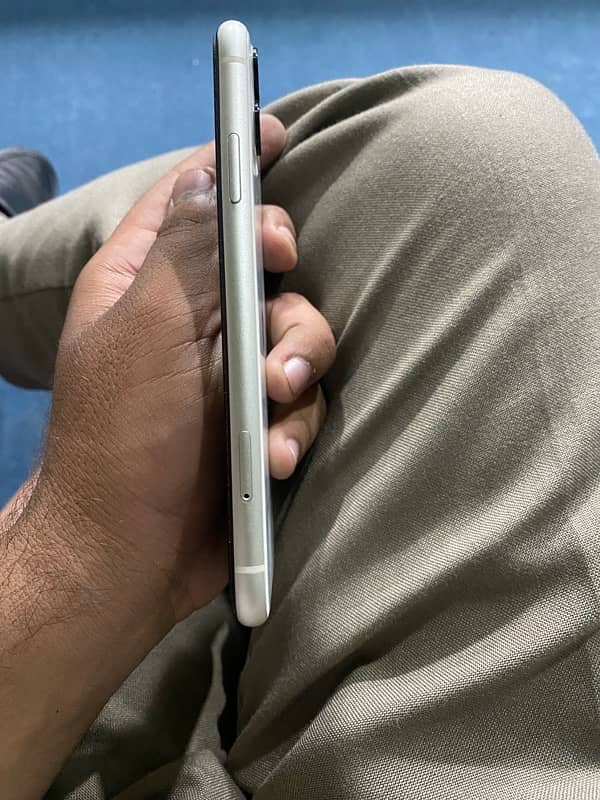 iPhone 11 0