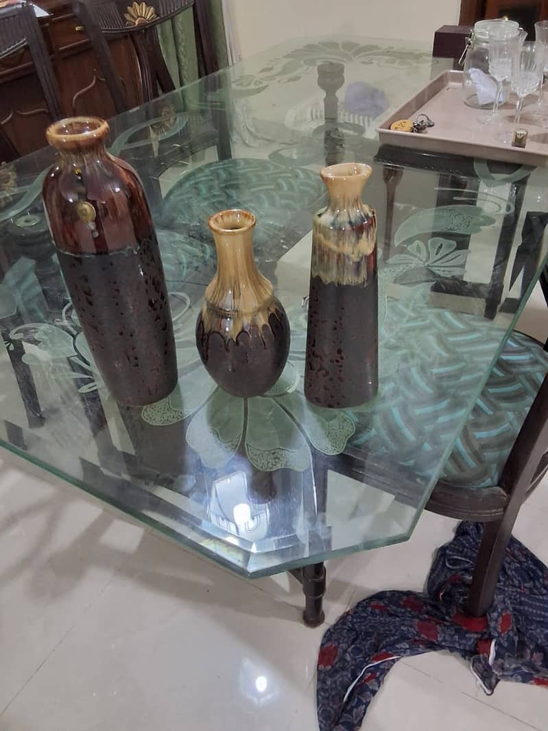 BEAUTIFUL GLASS DINING TABLE FOR SALE! 1