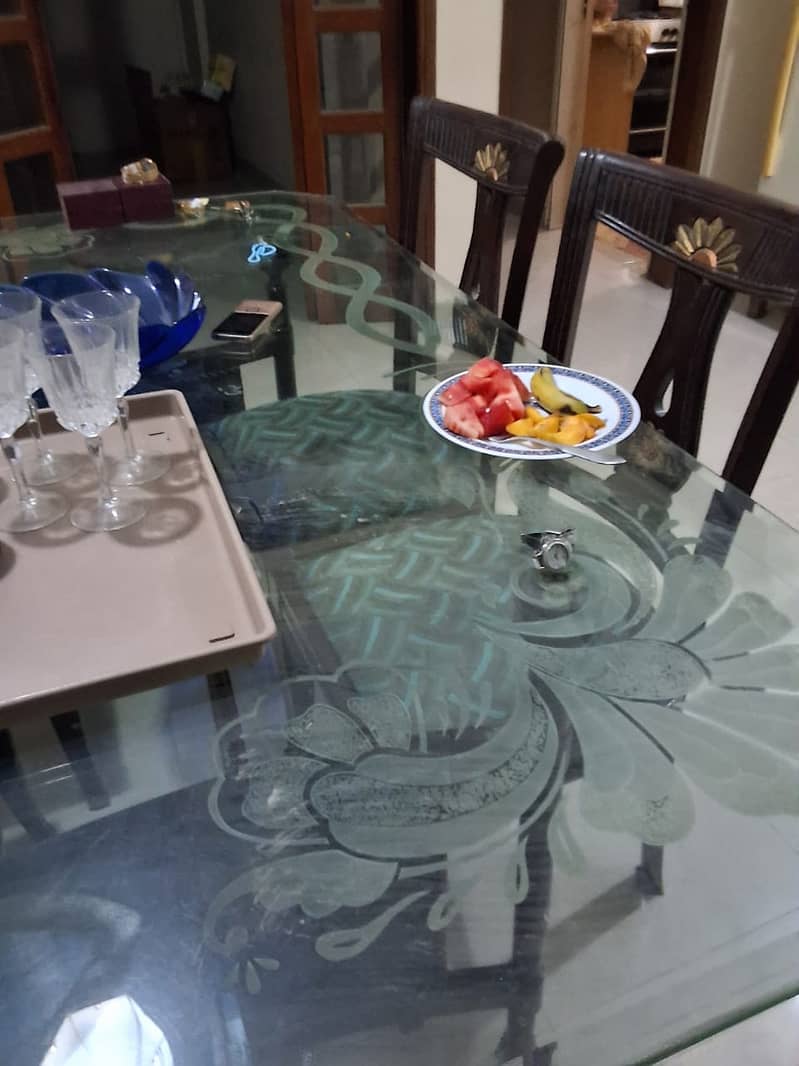 BEAUTIFUL GLASS DINING TABLE FOR SALE! 2