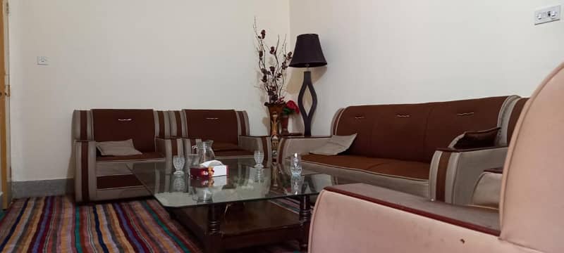 Uper portion for rent chaklala scheme 3 ayub colony 3bed tv loung dariwng room kitchen 3bath bijli gass available tanks seprat 3