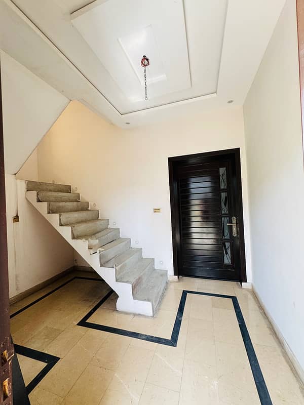 10 Marla House Available for Sale in Royal Palm City 4