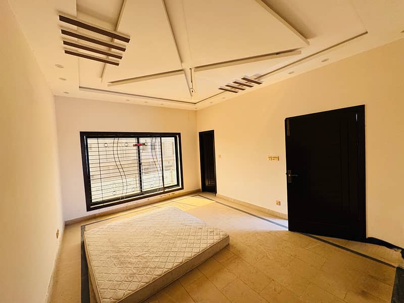10 Marla House Available for Sale in Royal Palm City 5