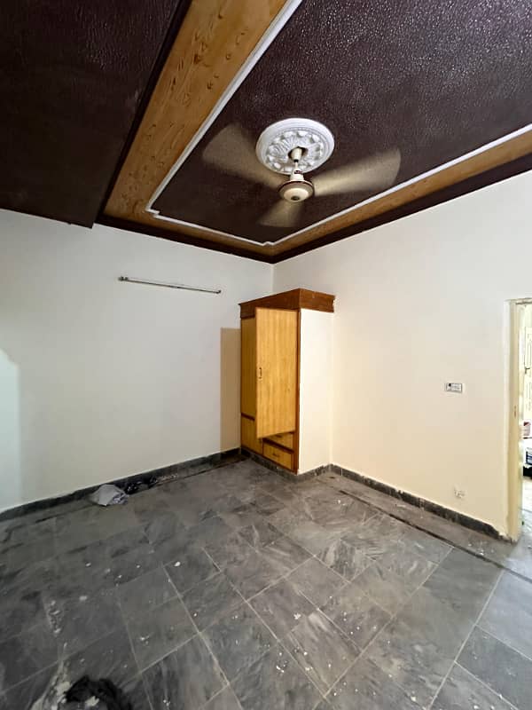 Uper portion for rent chaklala scheme 3 ayub colony 2bed tv loung dariwng room dayning rom kitchen 2bath Pani bijli gass 24 hours available 4