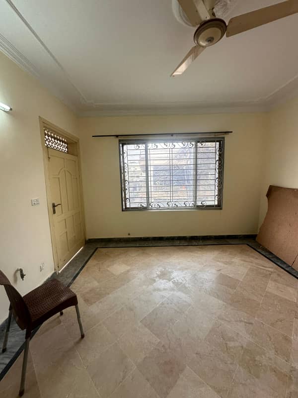 Uper portion for rent chaklala scheme 3 ayub colony 2bed tv loung dariwng room dayning rom kitchen 2bath Pani bijli gass 24 hours available 5