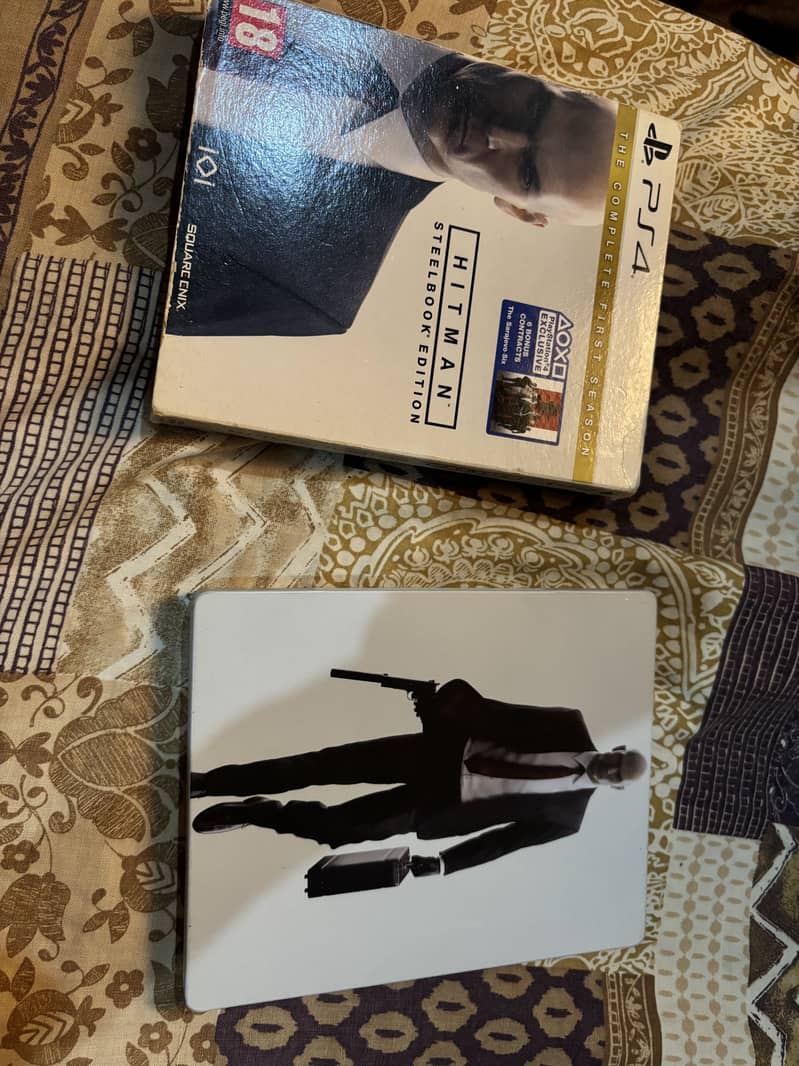 play station 4 cds each cost 5000 2