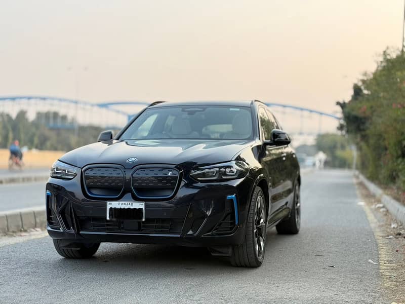 BMW IX3 2022 1