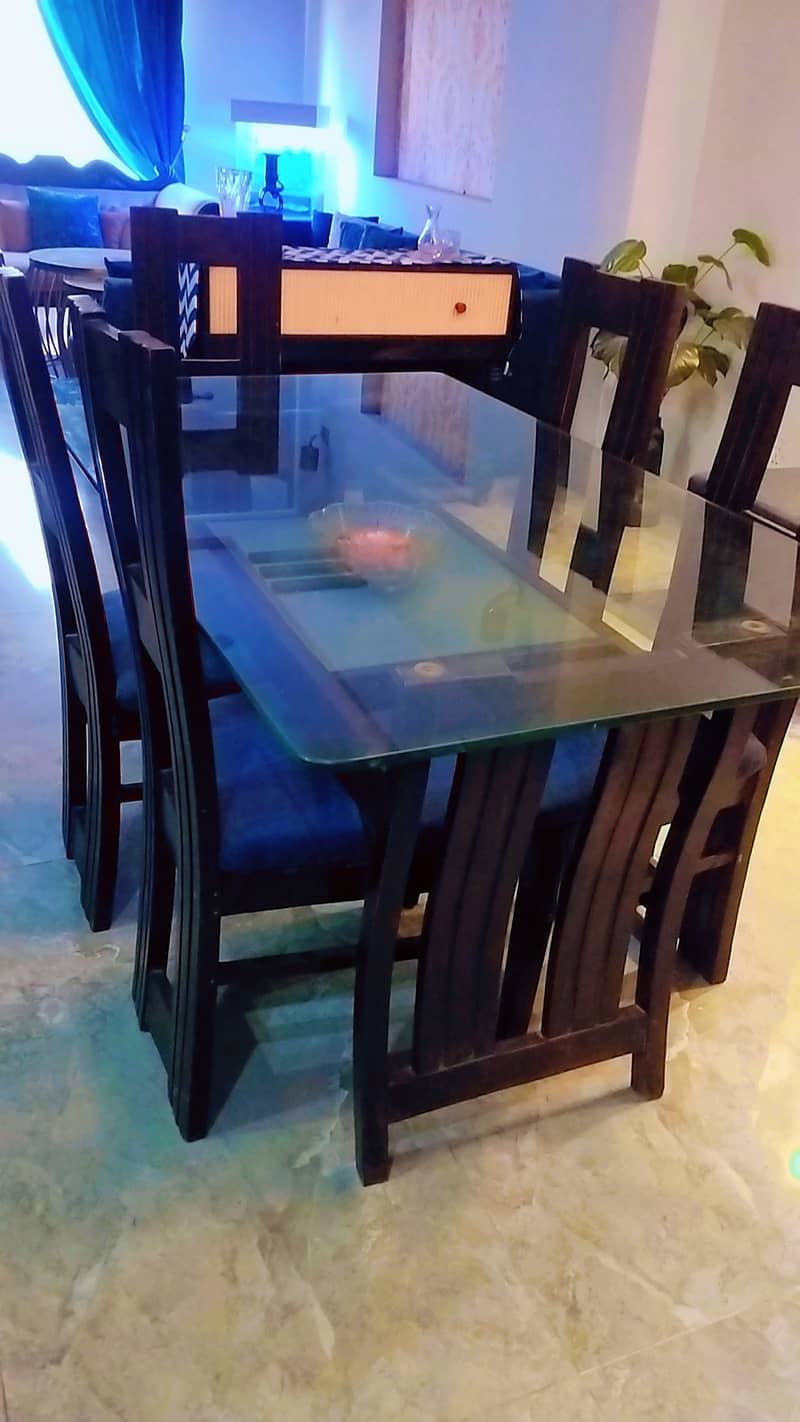 Dinning table with 6 chairs for sale 4