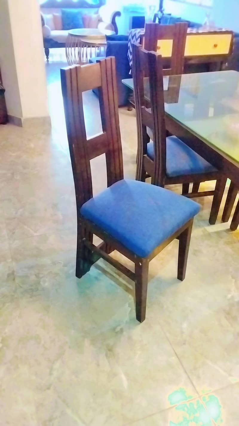 Dinning table with 6 chairs for sale 6