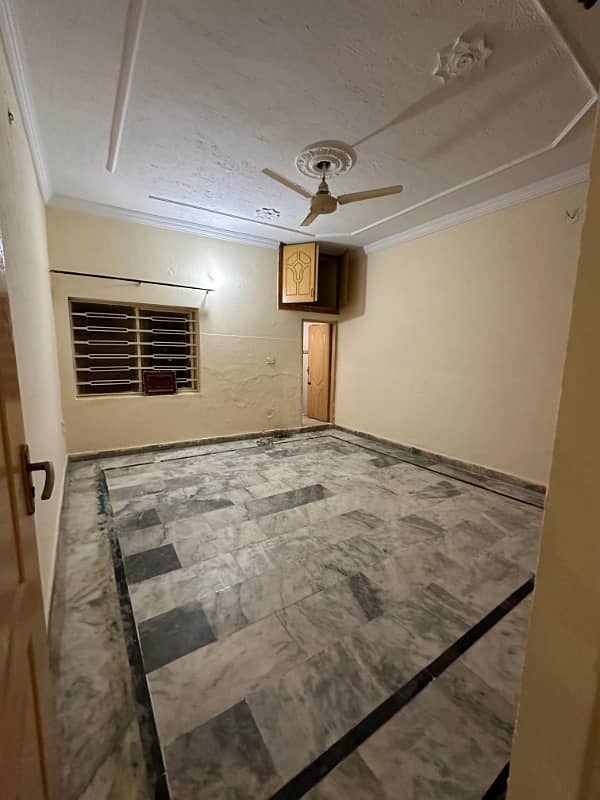Family flat for rent chaklala scheme 3 ayub colony 2bed tv loung 2bath kichan londri gizer seprat pani bijli gass sab available 2
