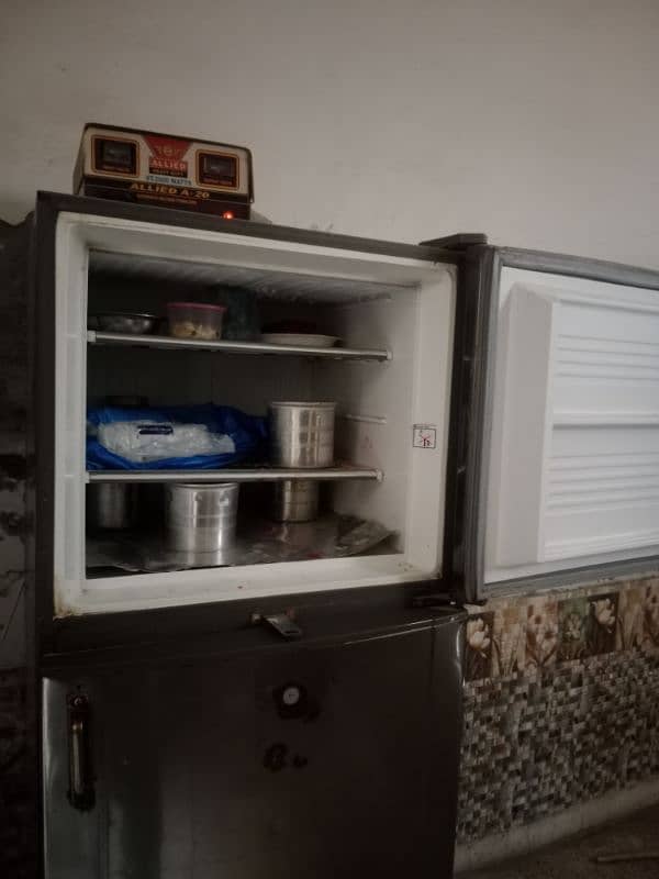 Dawlance Refrigerator Medium size 3