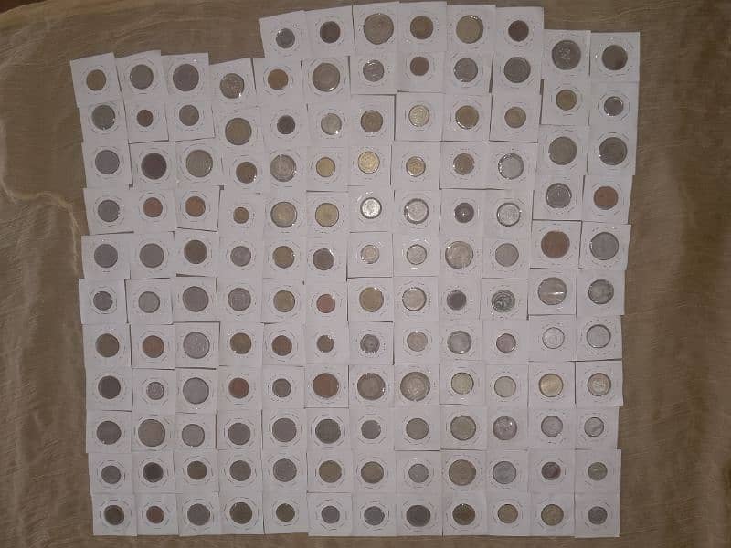 Different country note or coins 0