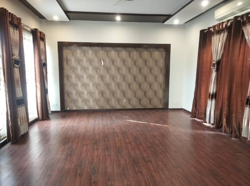 10 Marla Majestic Upper Portion For Rent In DHA Phase 4,Block DD. 7