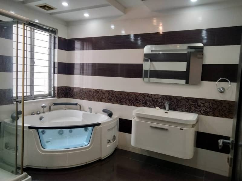 10 Marla Majestic Upper Portion For Rent In DHA Phase 4,Block DD. 9