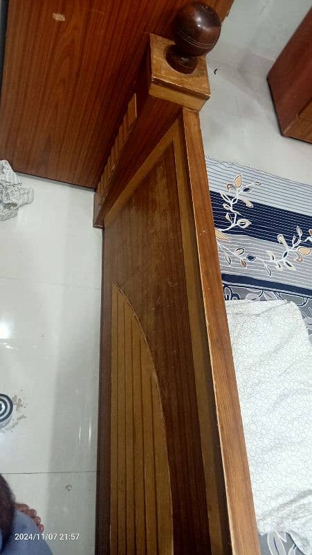 bed 3 doors Almari and tresing 1