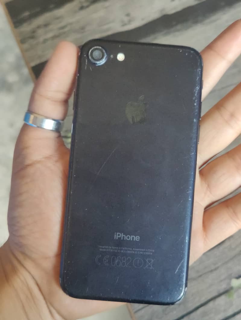 I phone 7 128 gb 03096313823 wathsap number 1