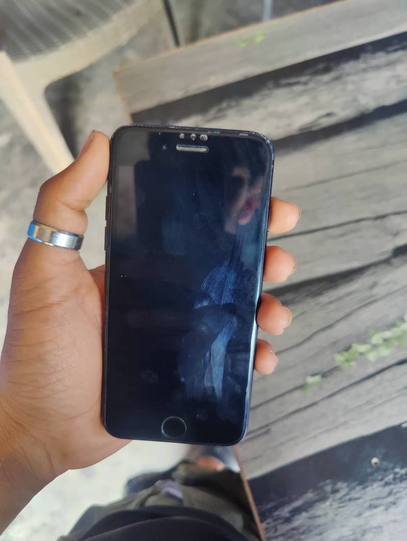 I phone 7 128 gb 03096313823 wathsap number 3