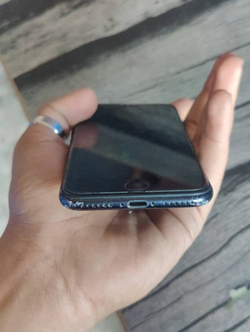 I phone 7 128 gb 03096313823 wathsap number 4