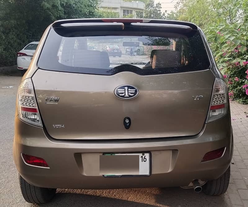 FAW V2 VCT-i Hatchback 2016 Family Car for Sale 2