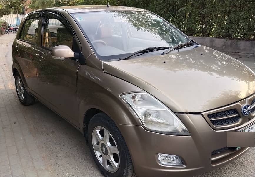 FAW V2 VCT-i Hatchback 2016 Family Car for Sale 6