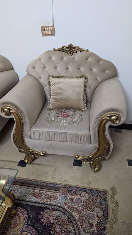 7-Seater Royal Sofa Set for Sale – Elegant Design & Great Condition 5