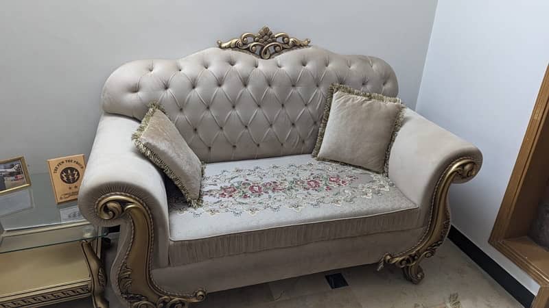 7-Seater Royal Sofa Set for Sale – Elegant Design & Great Condition 9