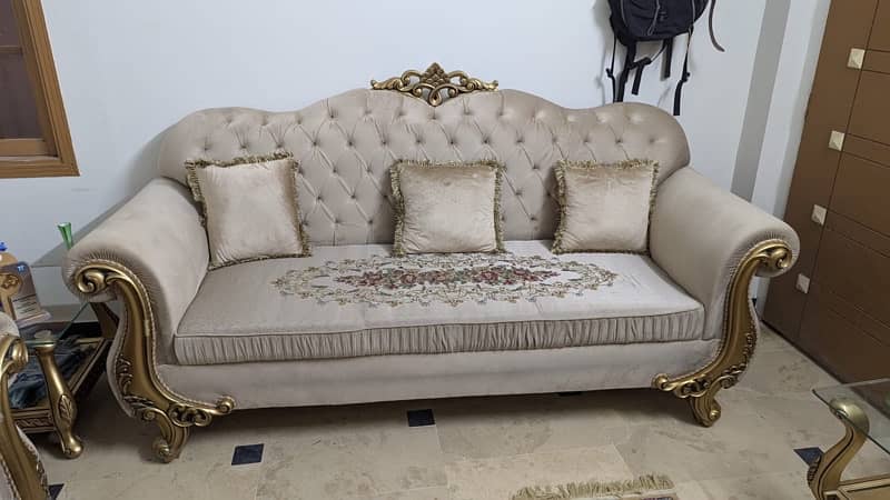 7-Seater Royal Sofa Set for Sale – Elegant Design & Great Condition 10