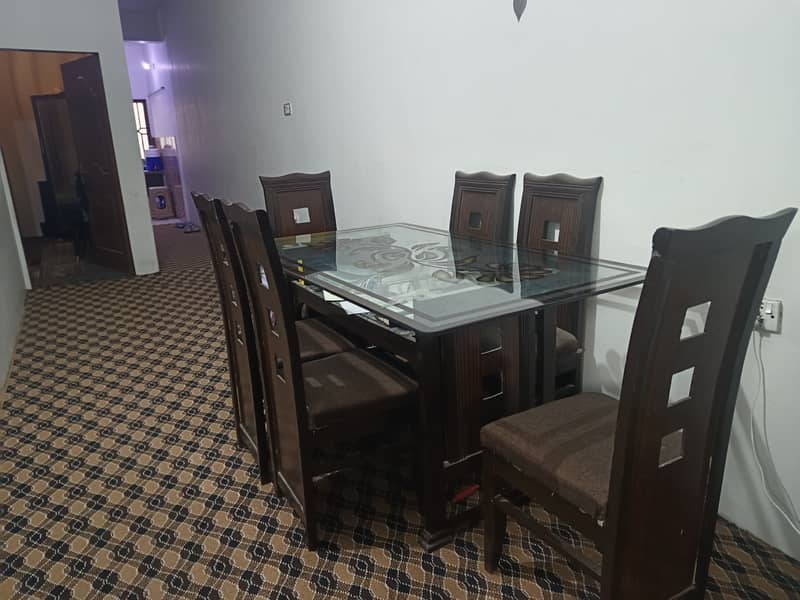 Dinning table good condition 0
