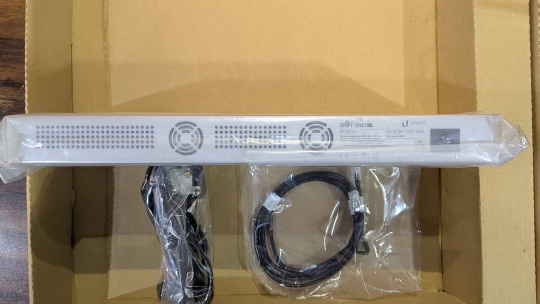 Ubiquiti UniFi Security Gateway USG-Pro-4 (Renewed) 9