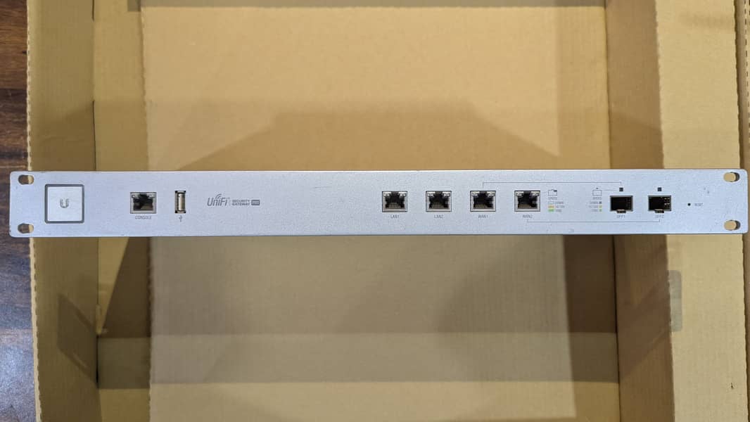 Ubiquiti UniFi Security Gateway USG-Pro-4 (Renewed) 10